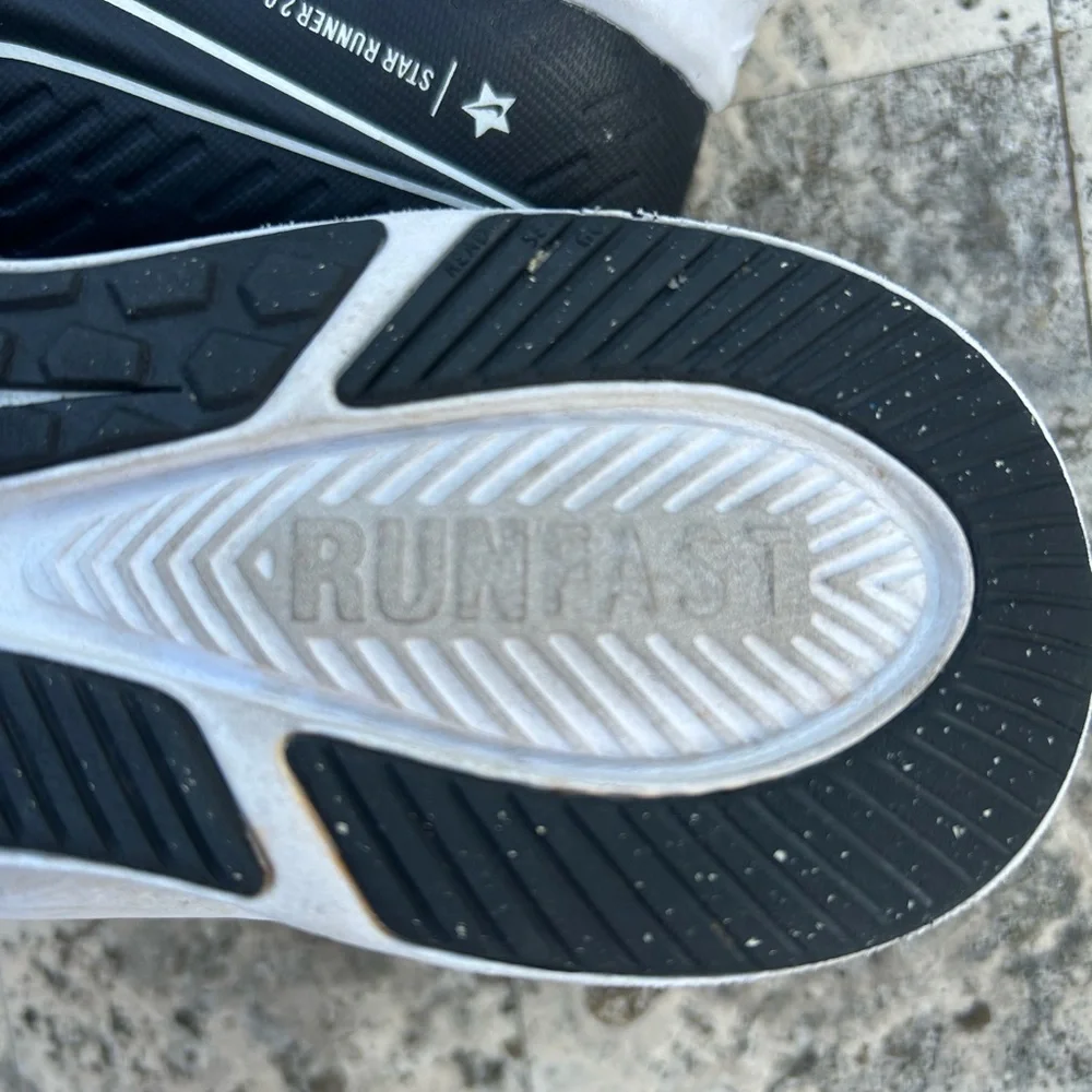Nike Star Runner 2.0 Youth Size 3 Black Athletic Sneakers. VGUC.